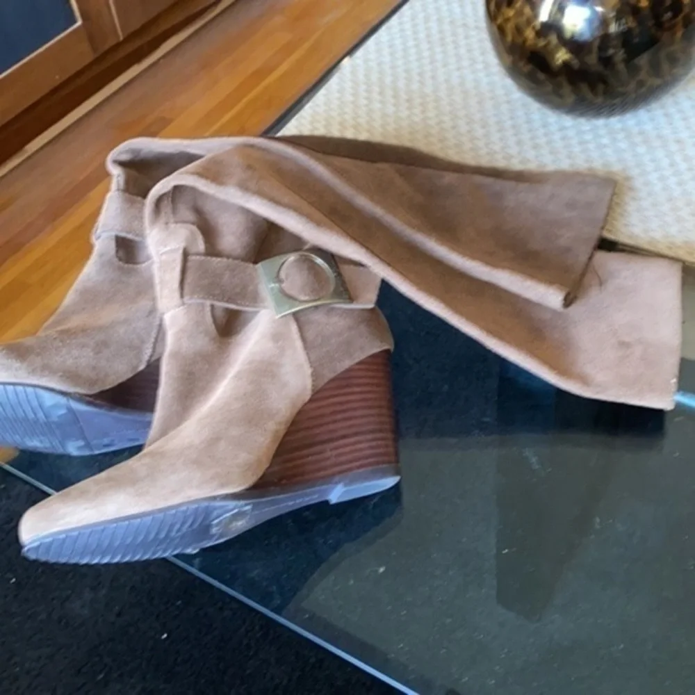 BCBG SUEDE BROWN BOOTS SIZE 6.5/36